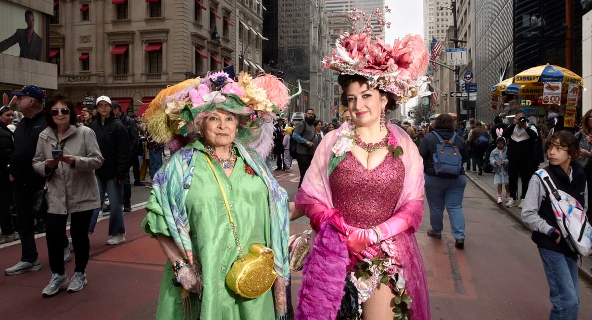 NYC’s Easter Bonnet Festival draws huge crowd despite a drizzly weather - Gothamist