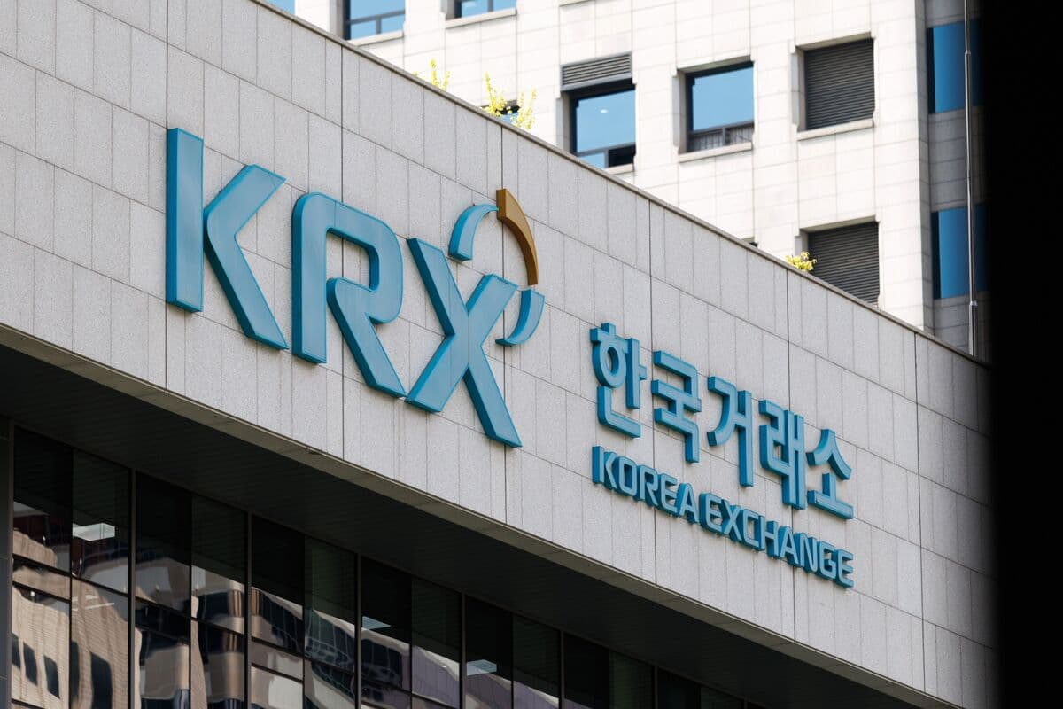 Korean Stocks Slump 6% as Chipmakers Hit by Renewed Selloff - Bloomberg.com