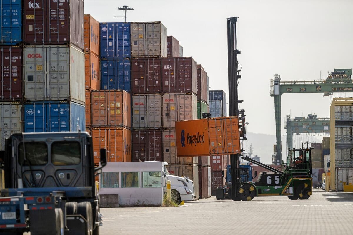 Trump Proposes New Levies of at Least 10% to Rebuild Tariff Wall - Bloomberg.com