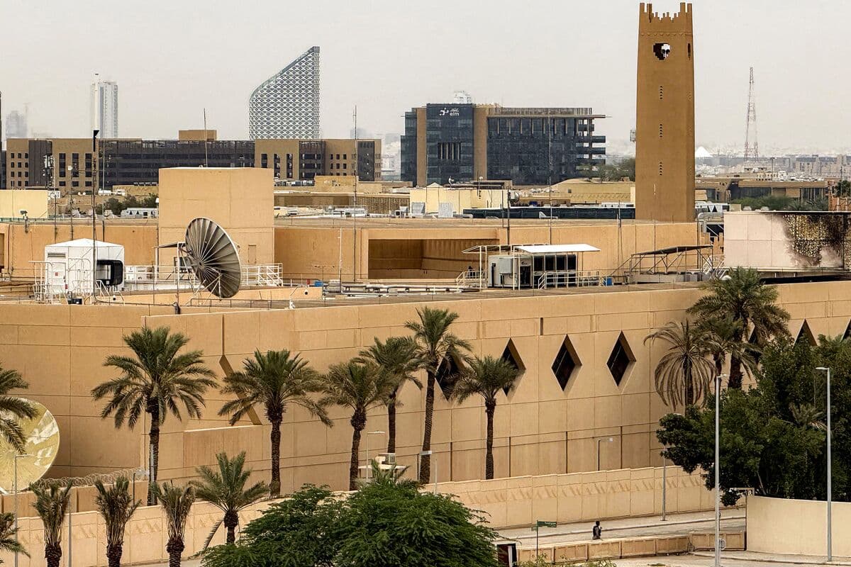 US Said to Order Diplomats in Saudi Arabia to Leave, NYT Says - Bloomberg