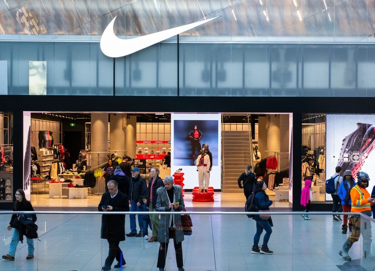 Nike Sales Miss in Middle East Region Sparks Investor Concern - Bloomberg.com