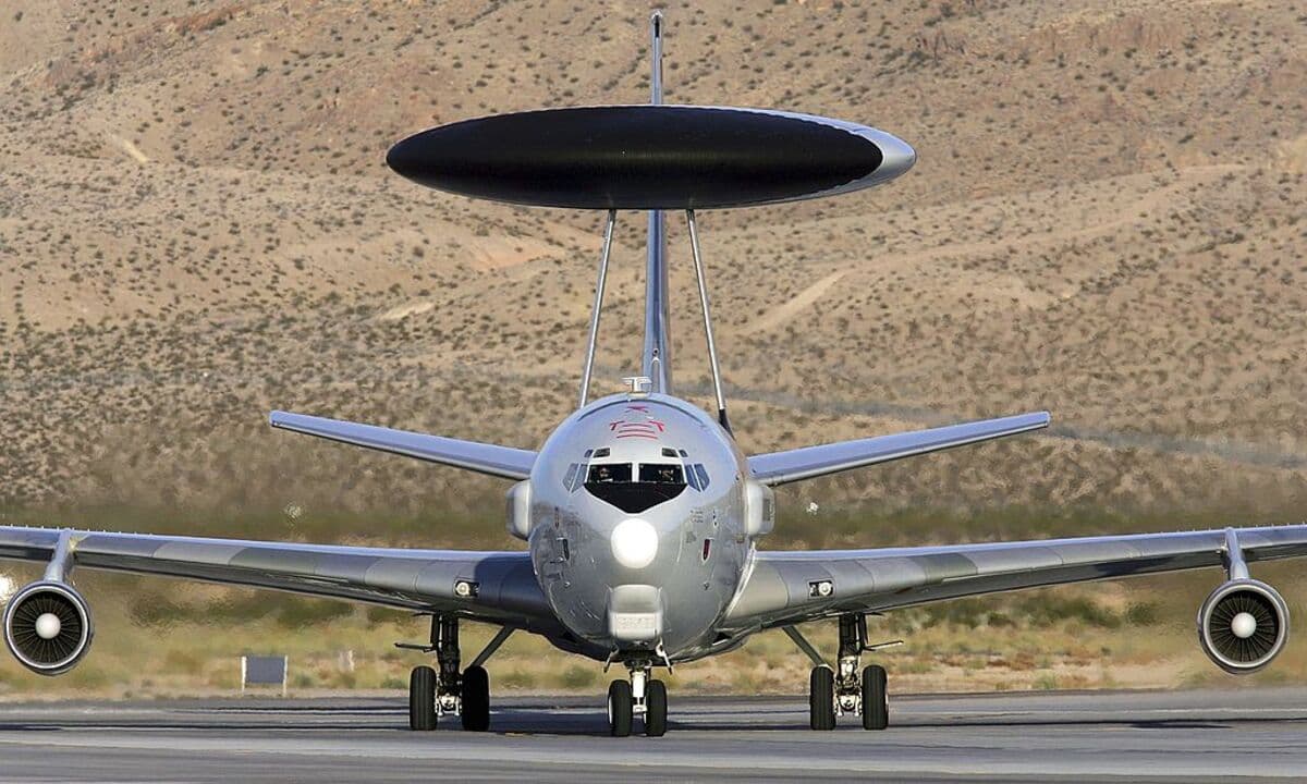 US Sees First Combat Loss of Valuable E-3 Jet in Missile Strike - Bloomberg.com
