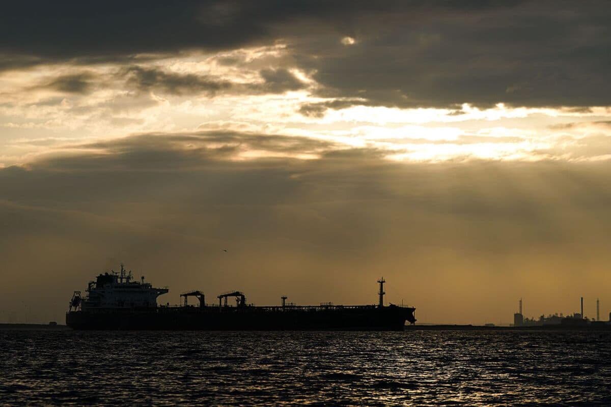 US Allies Work On Plan B For Hormuz Strait If Trump Walks Away - bloomberg.com