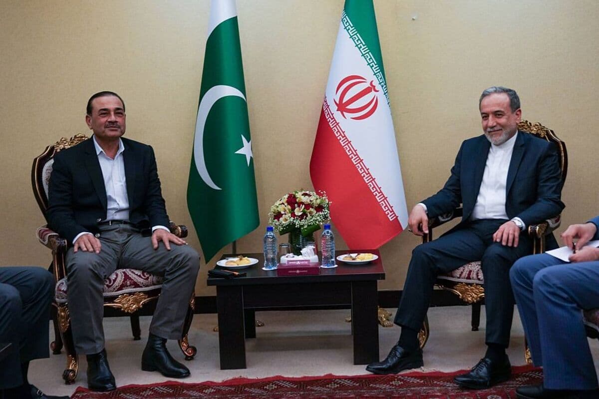 Iran, US Signal Progress in Peace Talks as Issues Unresolved - Bloomberg.com
