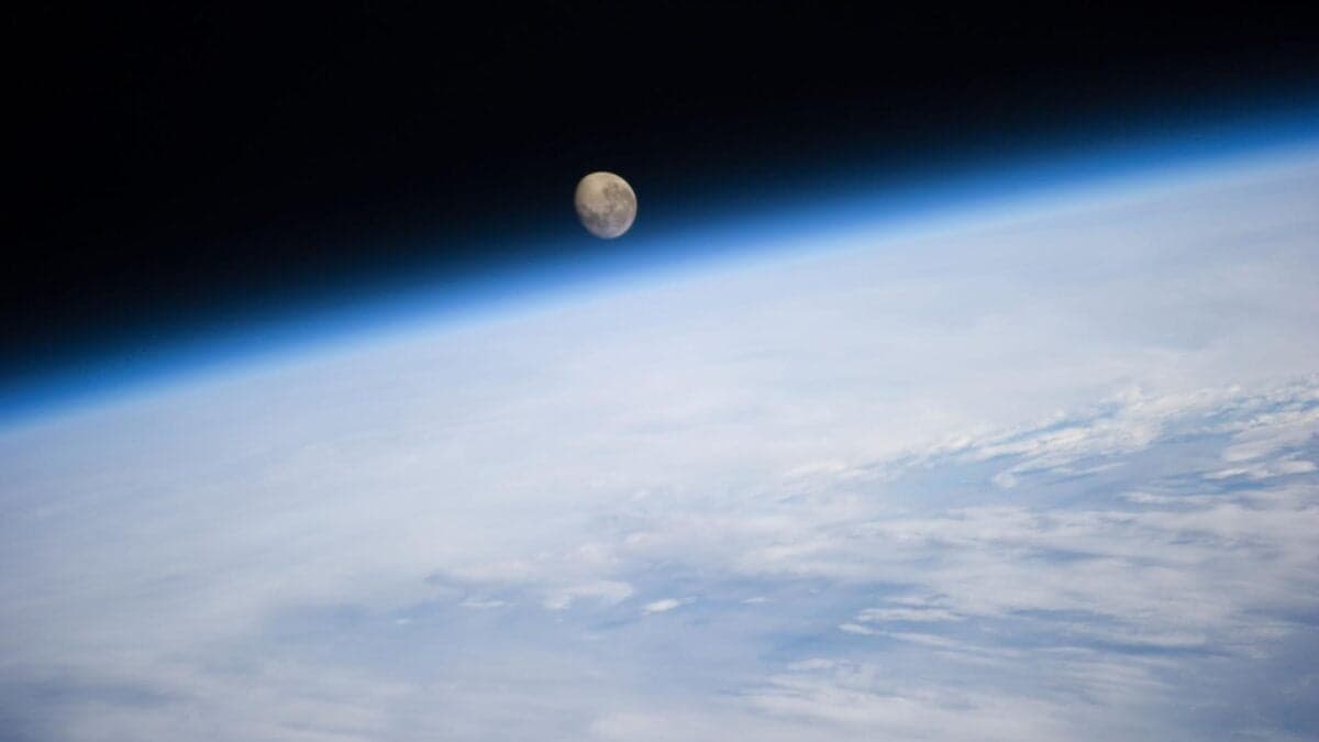 Astronomers Spot Previously Unknown Space ‘Cavity’ That’s Quietly Protecting the Moon - Gizmodo