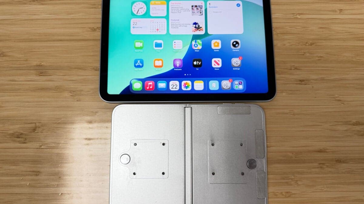 Apple Is Setting Its New CEO Up to Be Synonymous with the $2,000 Foldable iPhone, Report Says - Gizmodo