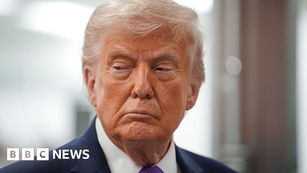 Trump accused of showing classified map to passengers on private flight - BBC