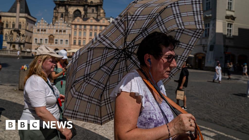 Heatwave breaks records in Germany, Denmark and Czech Republic - BBC