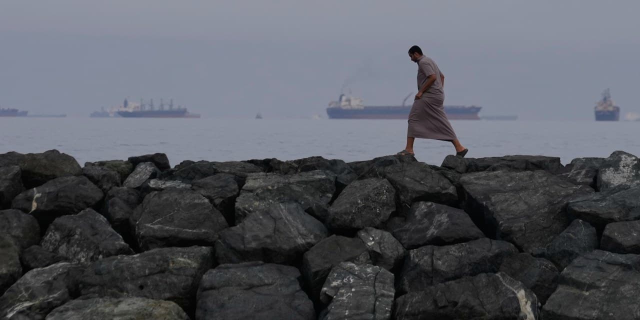 Ships Get in Position for Oil to Start Flowing From the Gulf - WSJ
