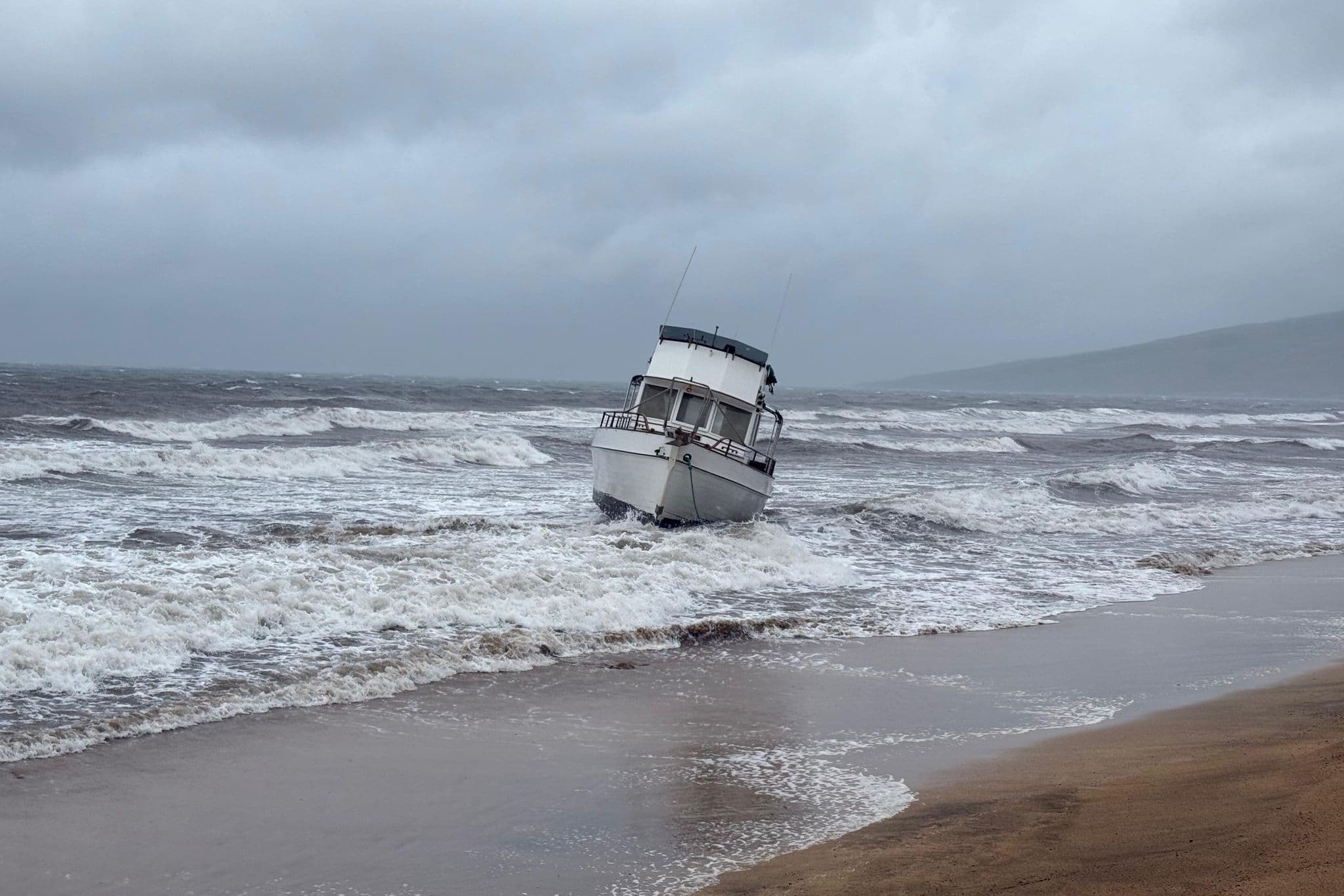 Hawaii residents, visitors urged to stay indoors as storm floods roads, cuts power to 111,000 - San Francisco Chronicle