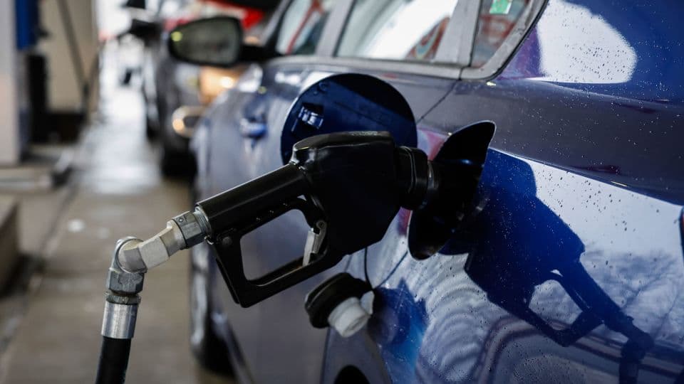 Even wealthy Americans are souring on the economy as gas prices spike and stocks fall - Yahoo Finance UK