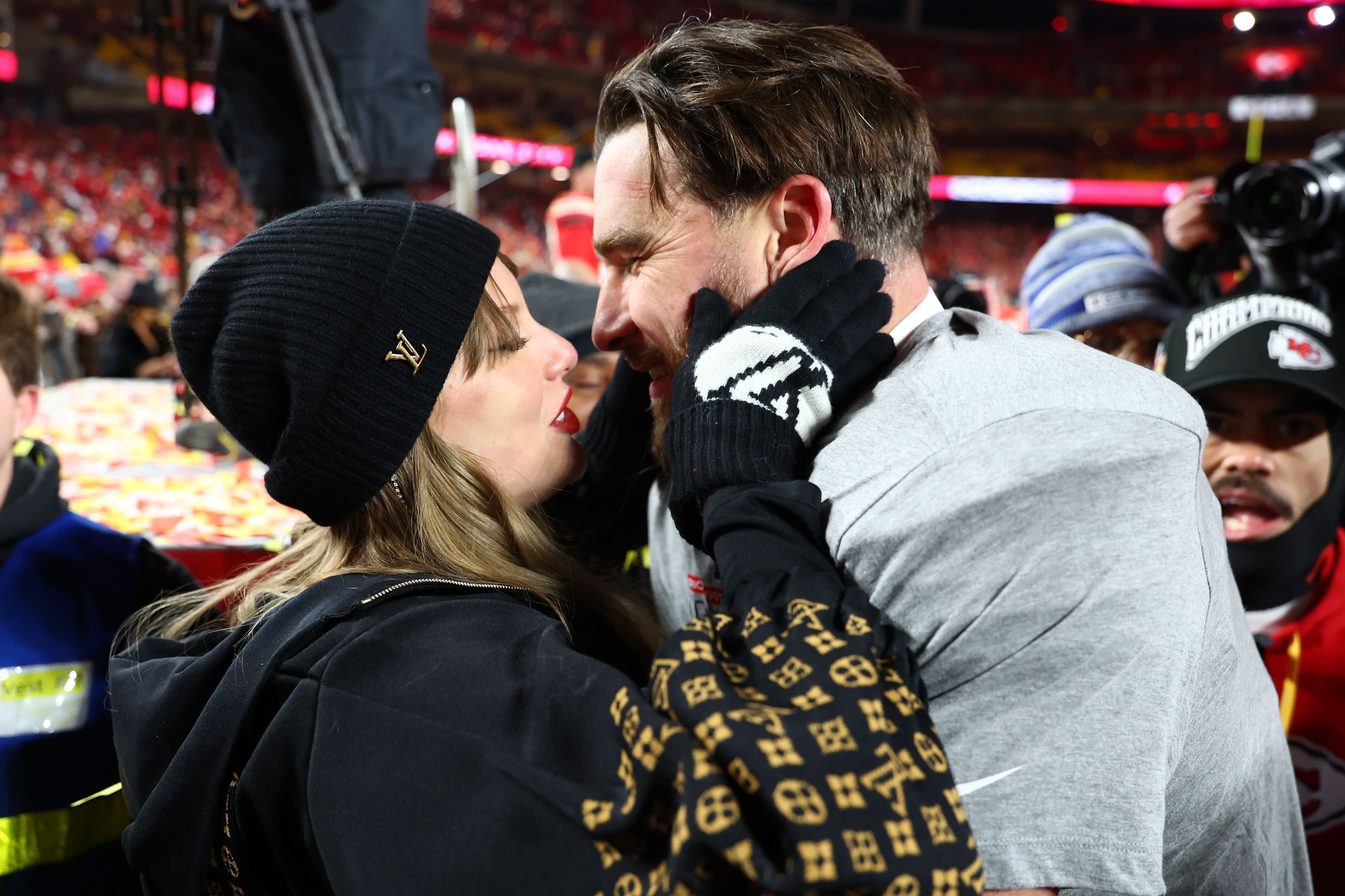 Taylor Swift-Travis Kelce wedding date, location, & celebrity guest list revealed - Yahoo