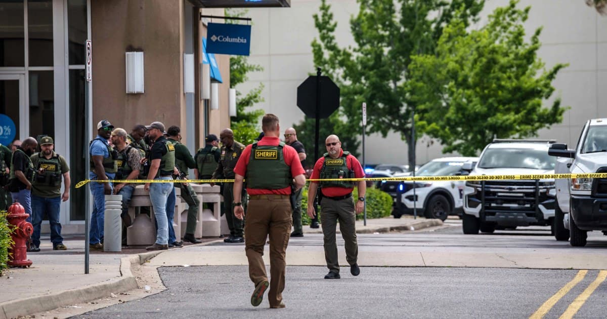 Search is on for gunmen after 10 injured in Mall of Louisiana shooting - NBC News