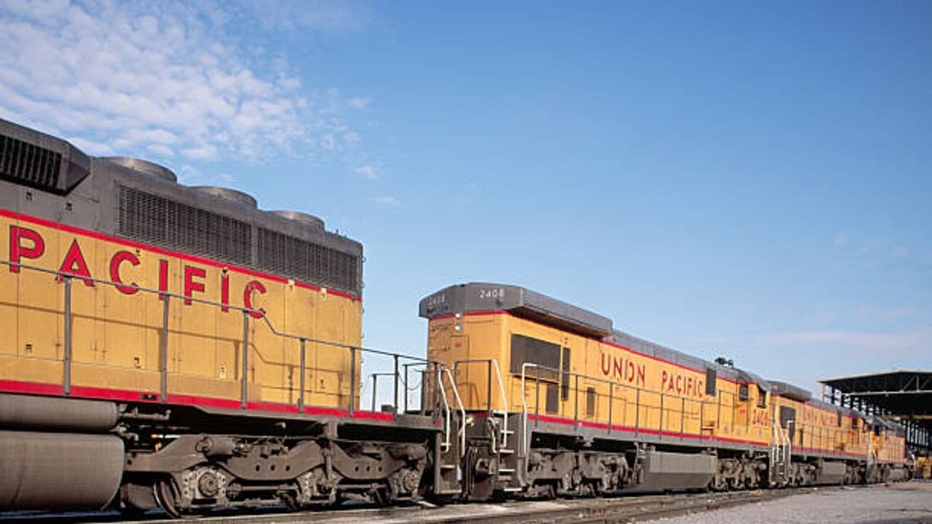 Multiple bodies found in Union Pacific cargo train at Laredo railyard - WOAI